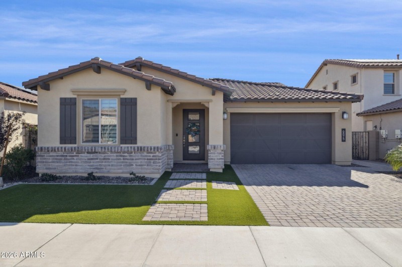 1-web-or-mls-6875-w-spur-dr