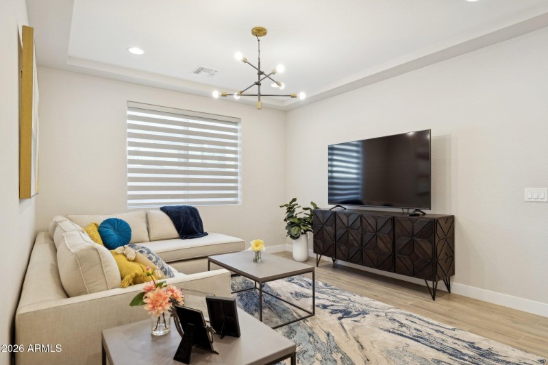 4-web-or-mls-6875-w-spur-dr