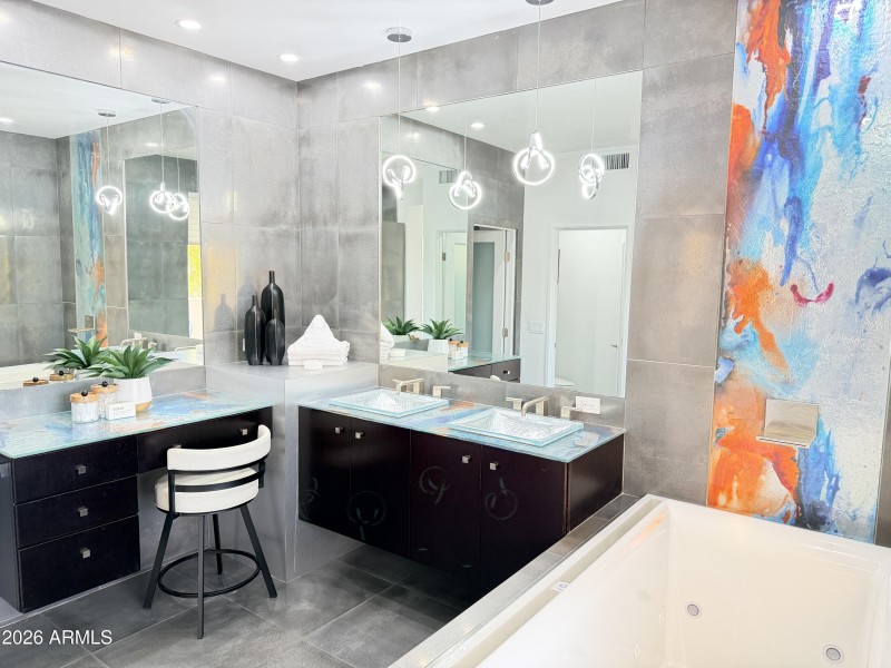 E18B7CF1-16B5-4B49-84F4-A93F35F39885