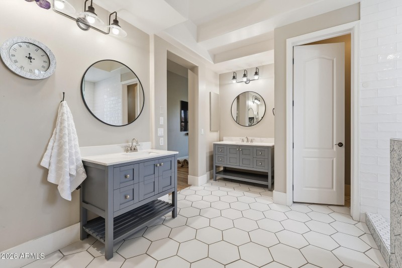 038-primary-bathroom