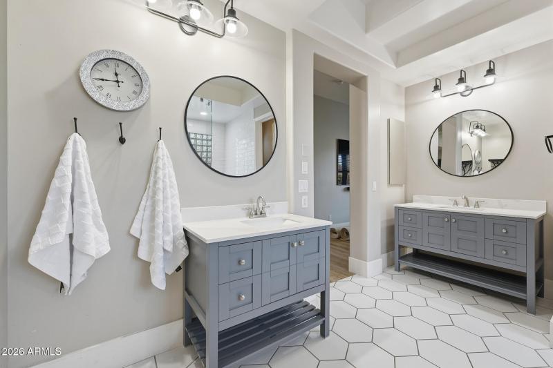 039-primary-bathroom