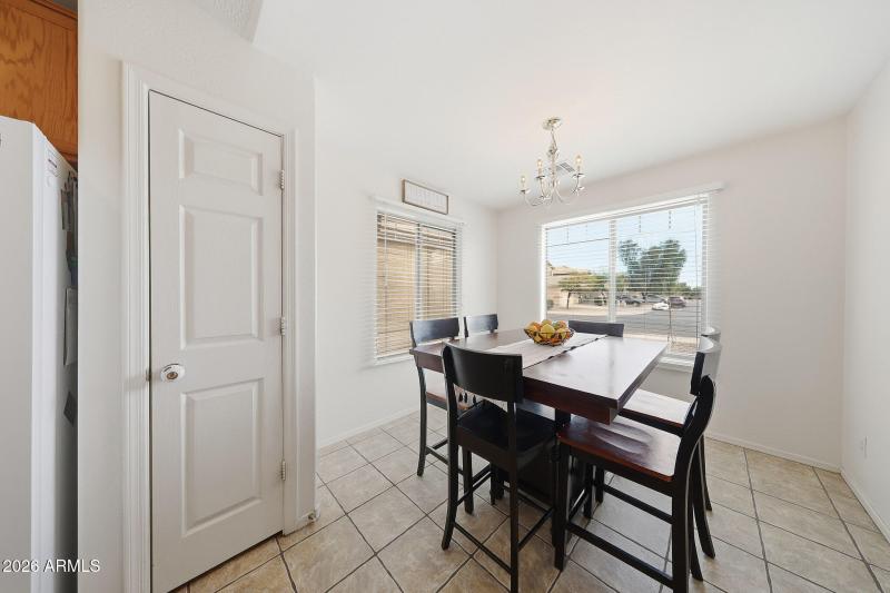 Dining area & Pantry