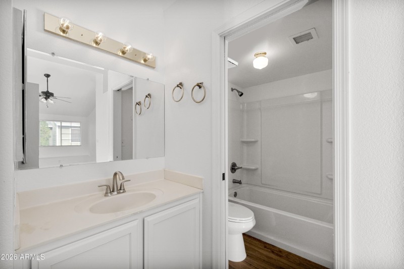 23 - Master bathroom