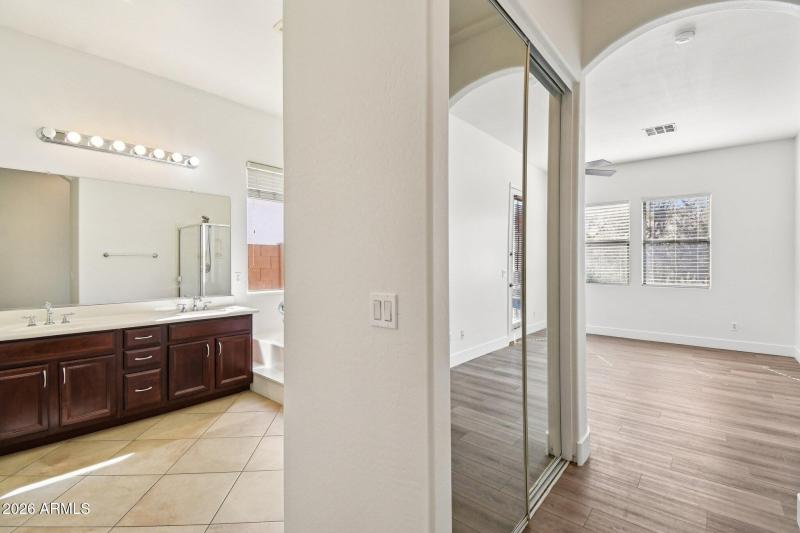 25-web-or-mls-S Roca St-S0702-025