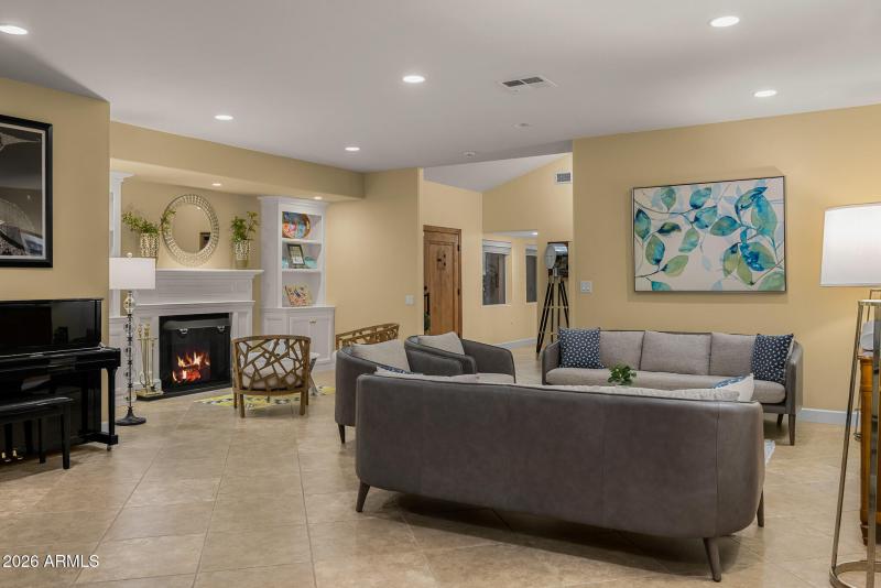 Family Room/Fireplace