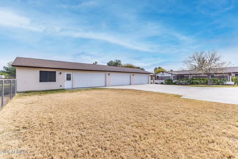 6 Car Garage/Workshop