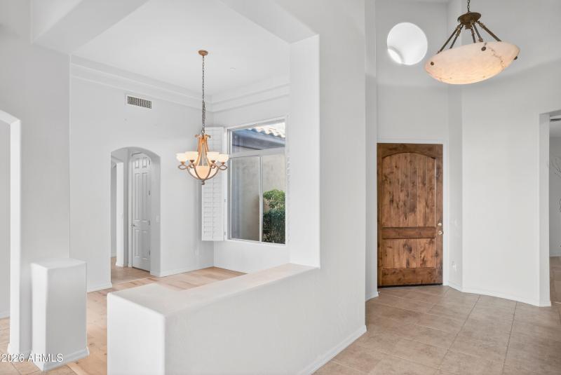 002_11157 E Greenway Rd