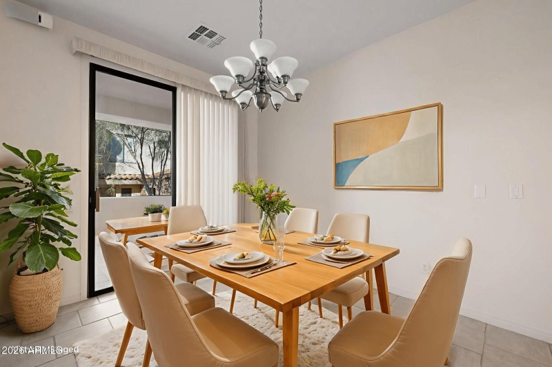 Virtual staged dining room