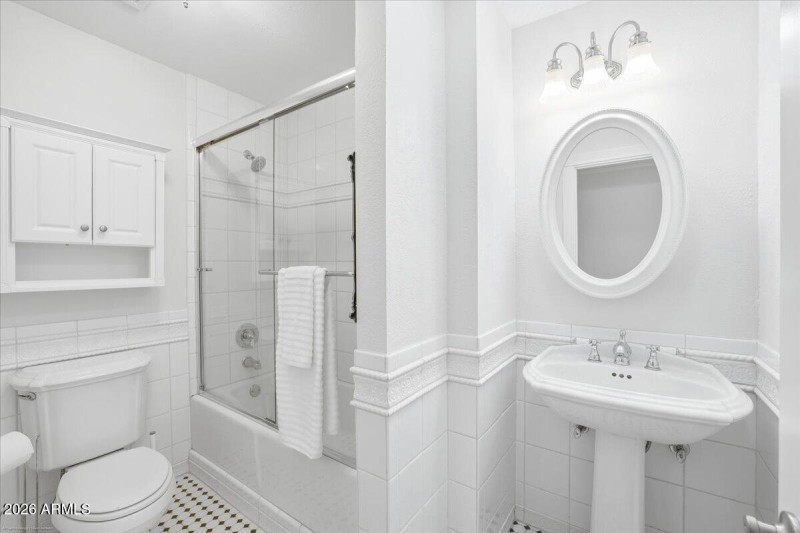 Full Guest Bathroom Upstairs