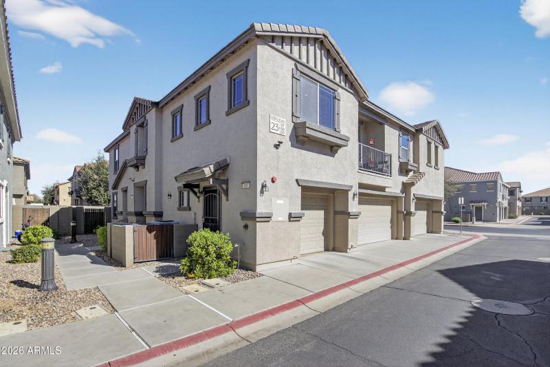 Exterior top floor unit