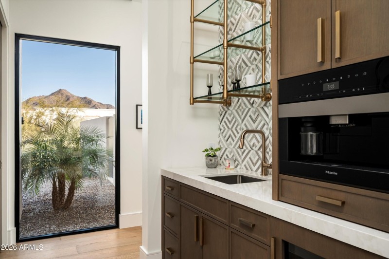 032_Primary Bedroom Wet Bar