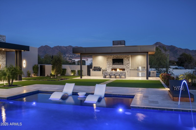 062_Twilight Pool Views