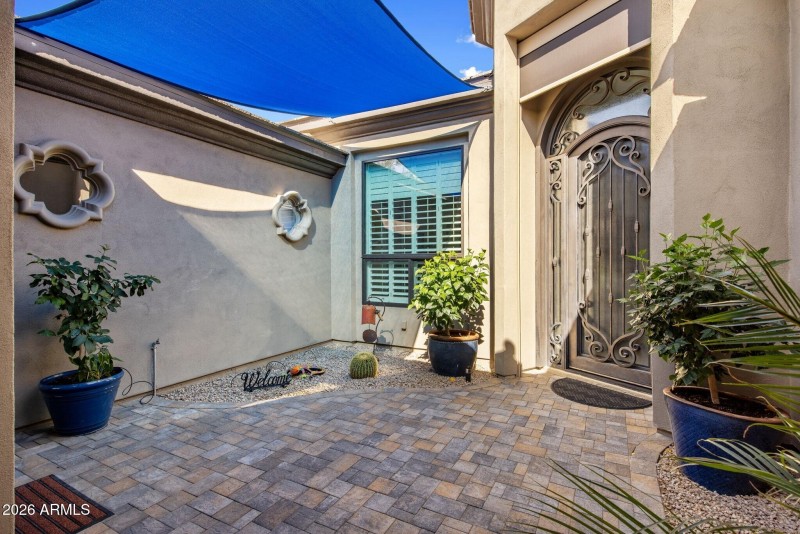006_Front Courtyard Home Entry