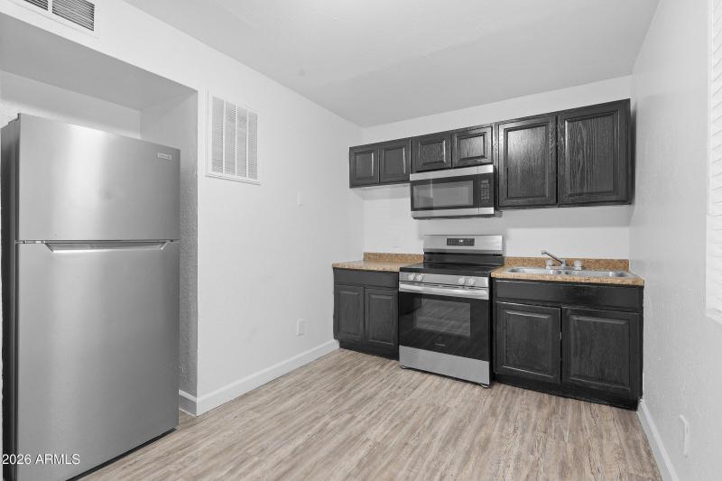 17-custom-1022 N 22nd Pl-17