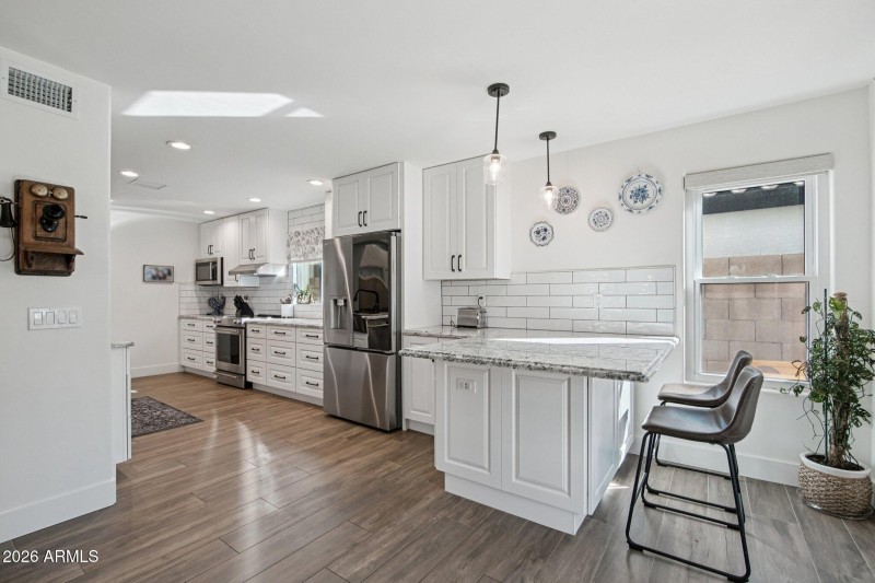 11-web-or-mls-E Coolbrook Ave-S0902-011