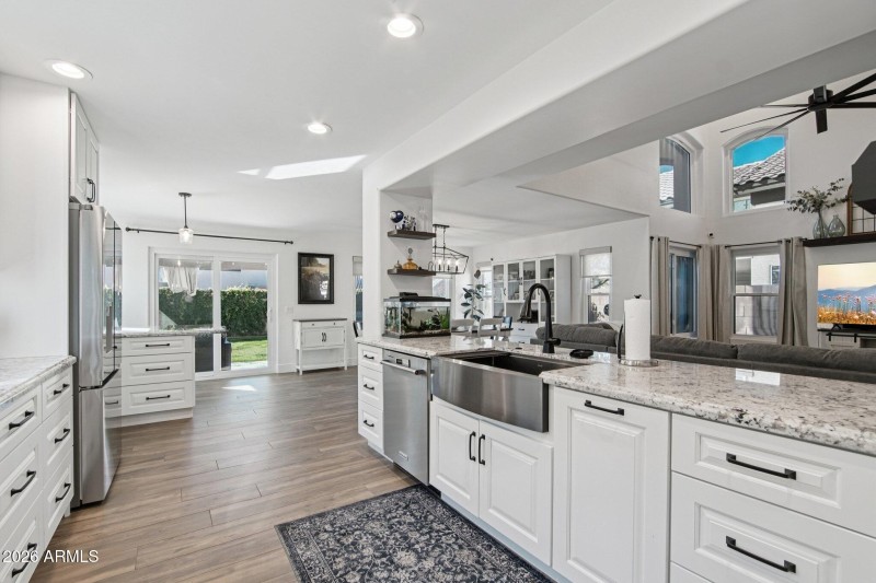 12-web-or-mls-E Coolbrook Ave-S0902-012