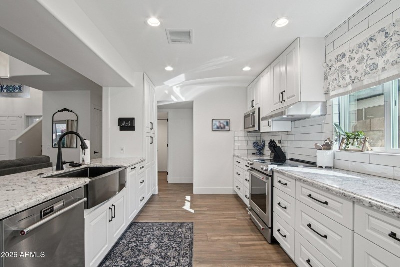 14-web-or-mls-E Coolbrook Ave-S0902-014