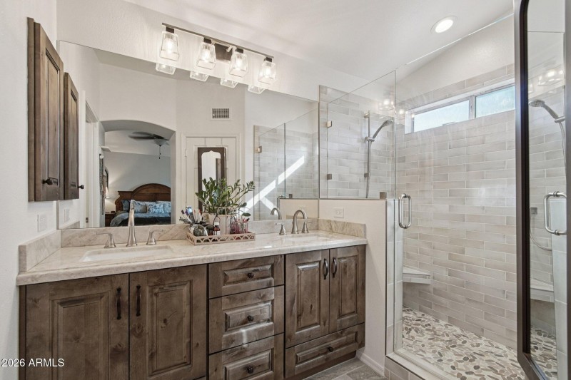 16-web-or-mls-E Coolbrook Ave-S0902-016