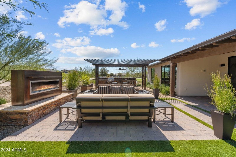 Outdoor entertainers dream