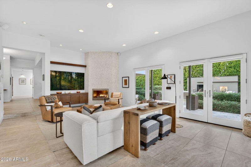 19-web-or-mls-3404 E Piro Ct