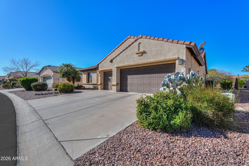 3 car garage w/4ft ext