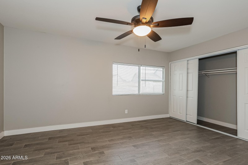 009-photo-main-bedroom-15127470