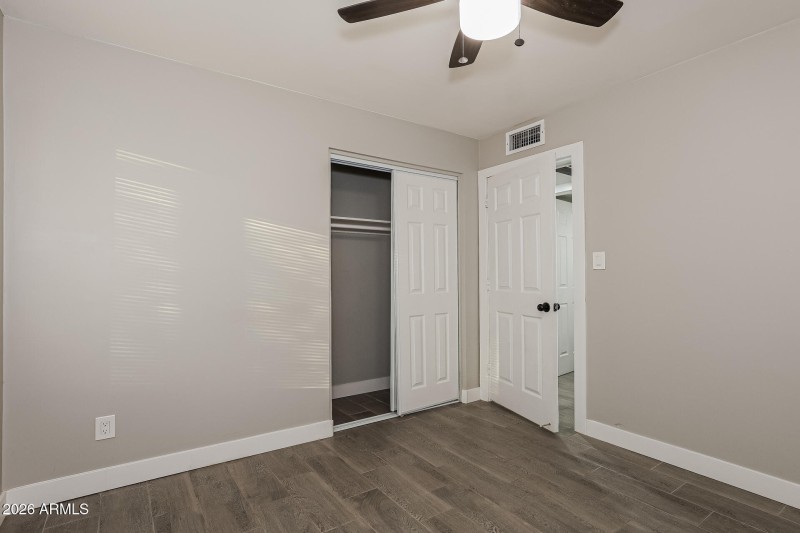 015-photo-bedroom-15127475