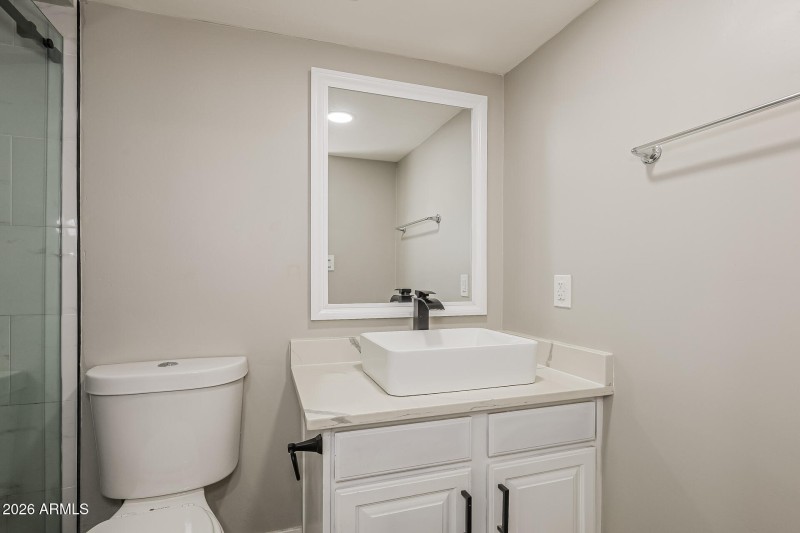 018-photo-bathroom-15127476