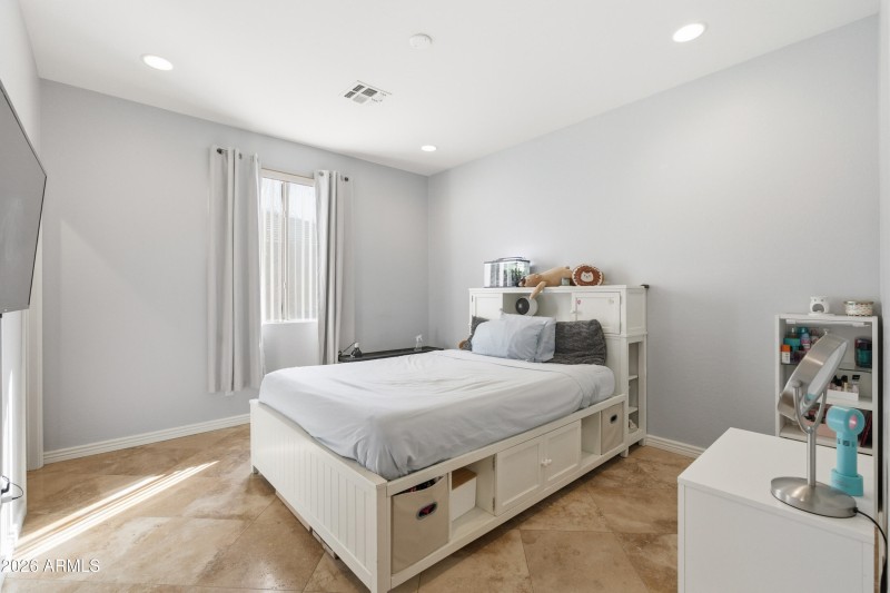 4c guest bedroom 2
