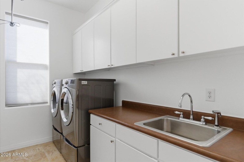 Laundry Room w Built-In Cabinetry