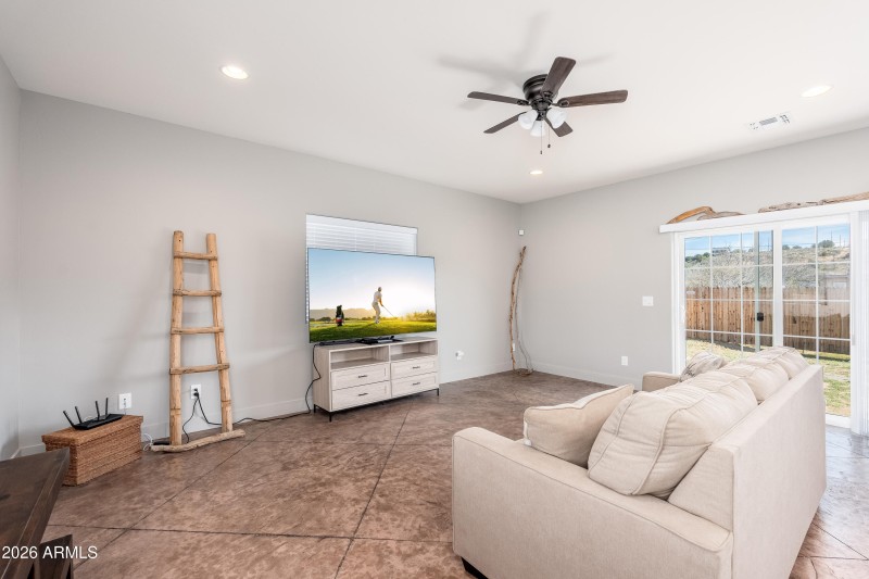 5665 N Bentley Dr - 06