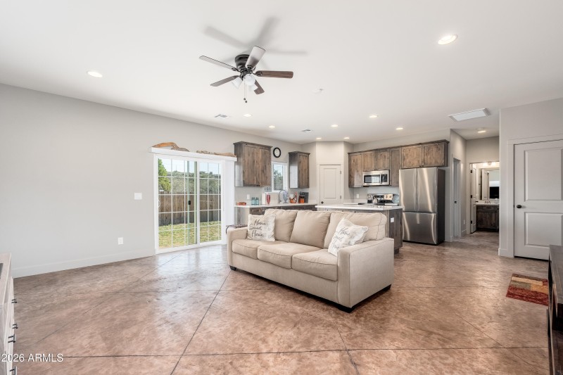 5665 N Bentley Dr - 09