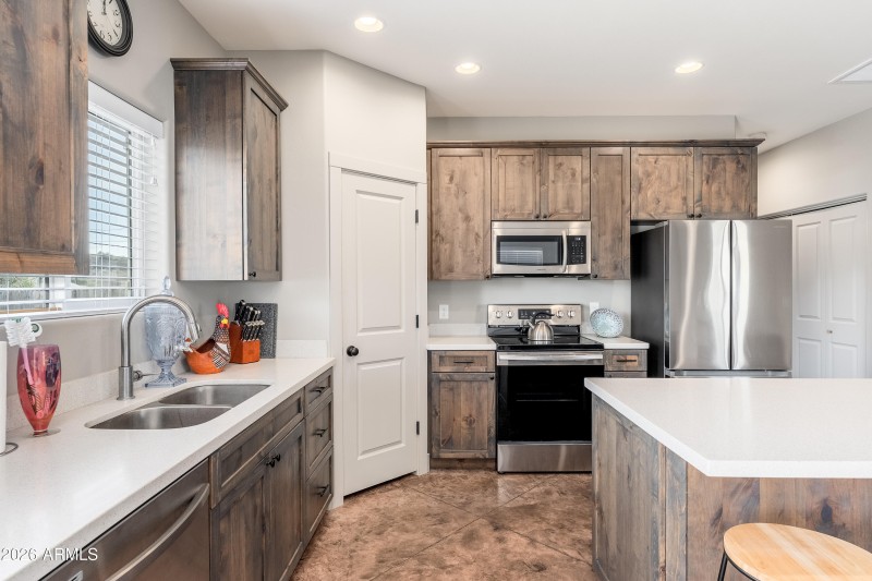 5665 N Bentley Dr - 11