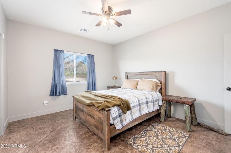 5665 N Bentley Dr - 15