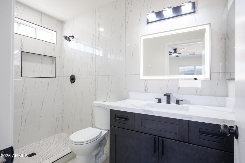 1718 E Birch St - Primary Bath