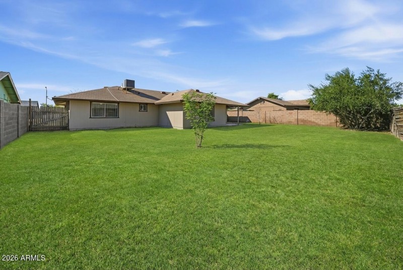 Large Backyard with Grass and trees!