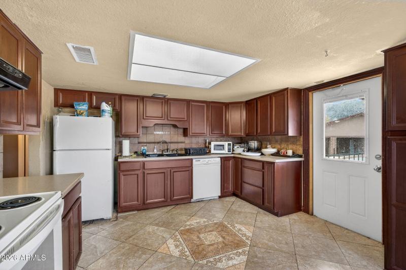 13-web-or-mls-50-S 4th St