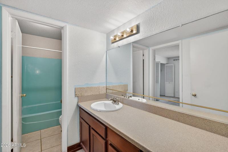 20-web-or-mls-47-S 4th St