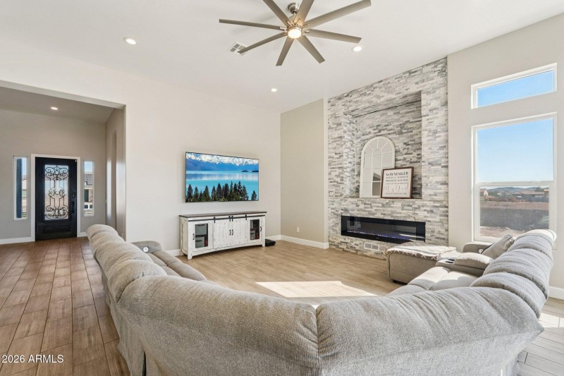 11-web-or-mls-S 229th Ln-S1002-011