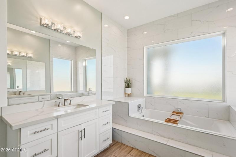 42-web-or-mls-S 229th Ln-S1002-042