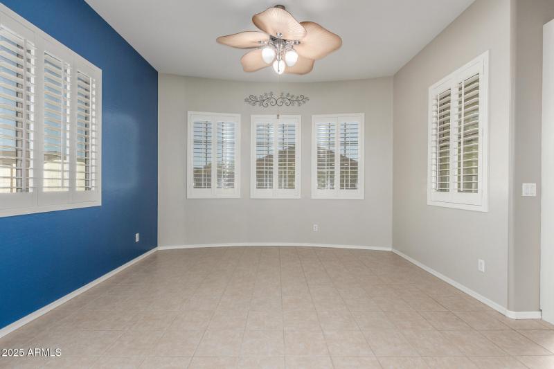 Bay Windows Poinsettia