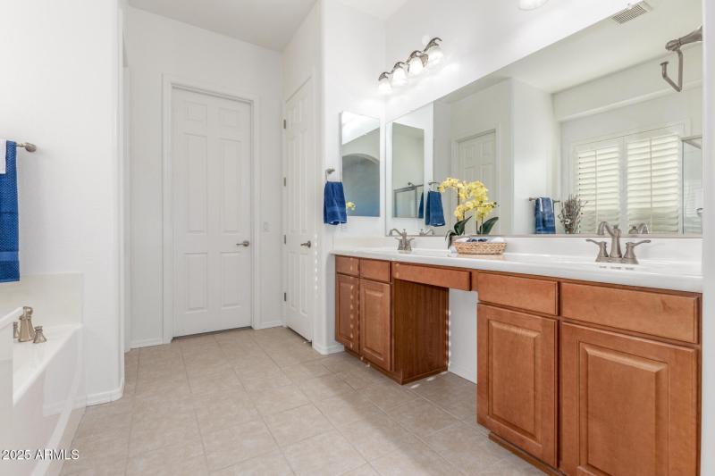 Primary Bathroom Poinsettia