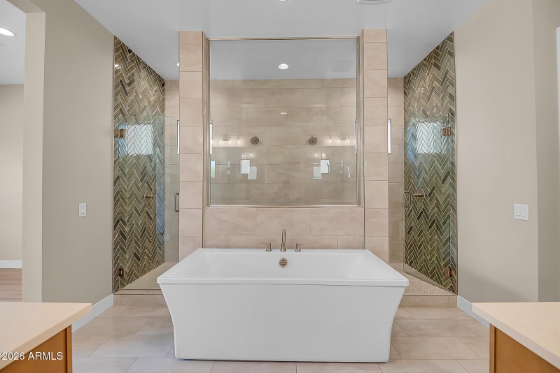 Elegance Lot 293 - Large (40)