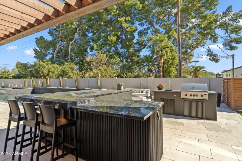 Outdoor Kitchen