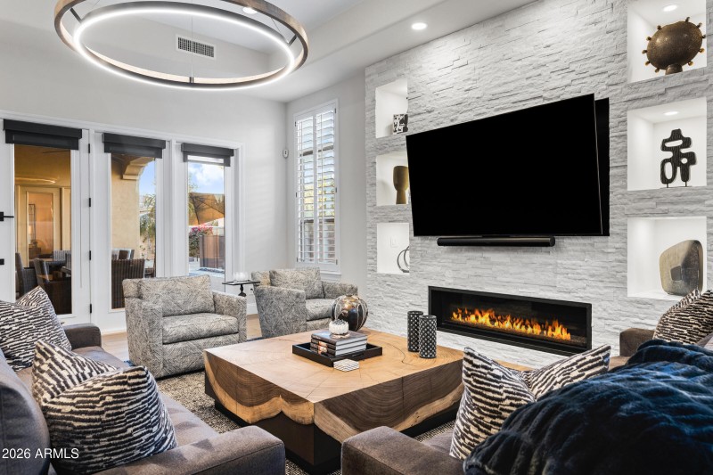 8832 E Wethersfield Rd-45