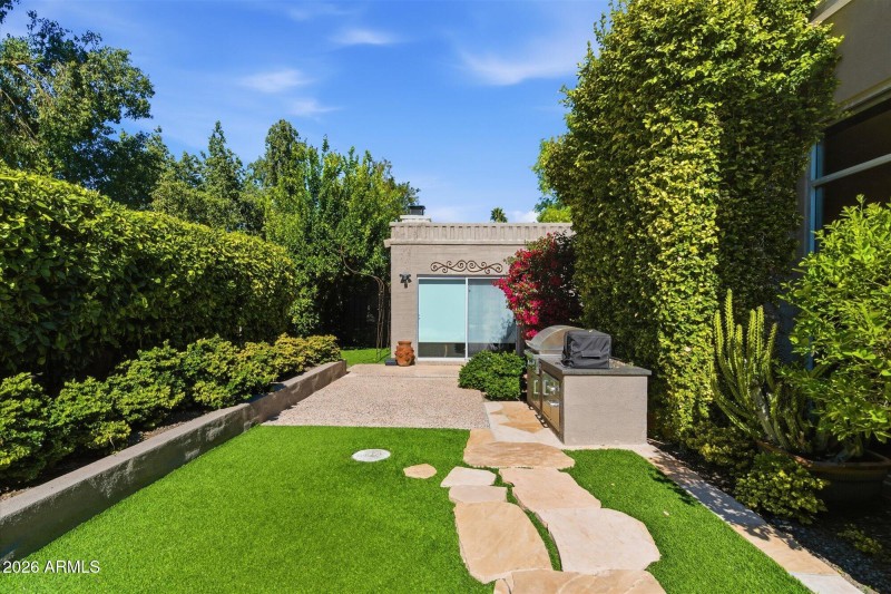 Private Backyard w/ Built-in BBQ