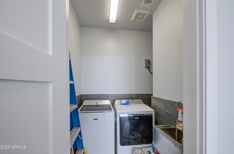 Casita/Pool House-Laundry