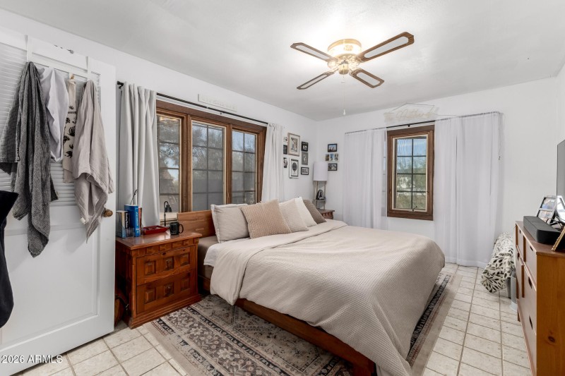 Cozy Guest Bedroom Retreat