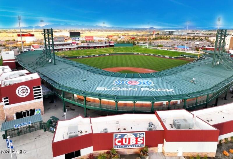 Walking distance to CUBS Sloan Park