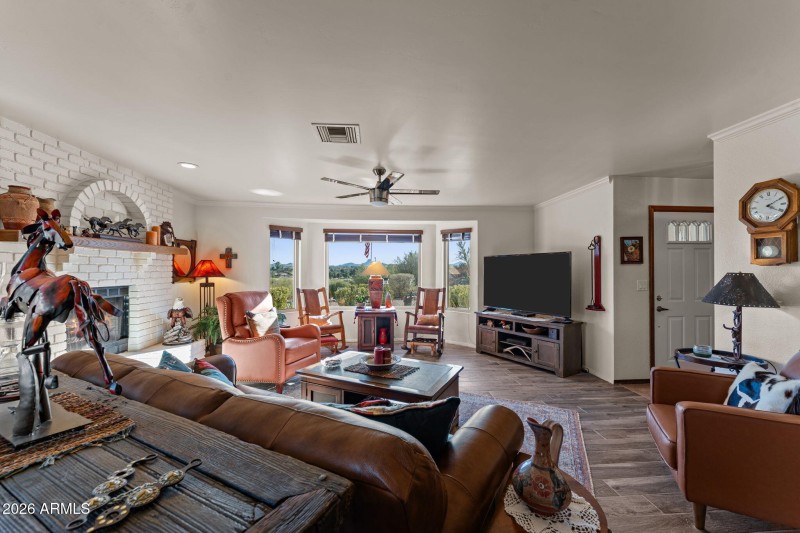 1130 N Coyote Crossing